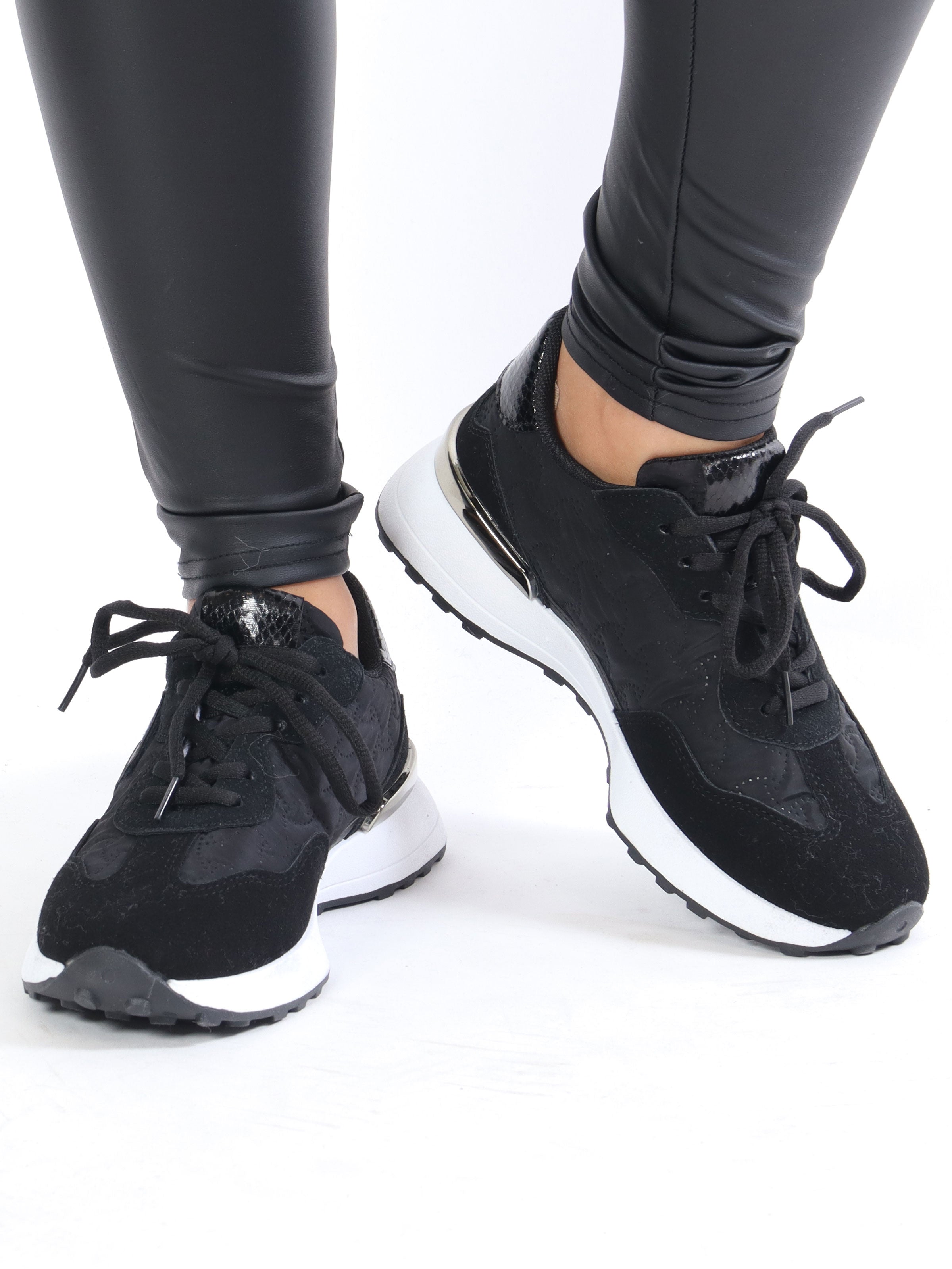 Line - Sneakers med detaljer i ormtryck - Black